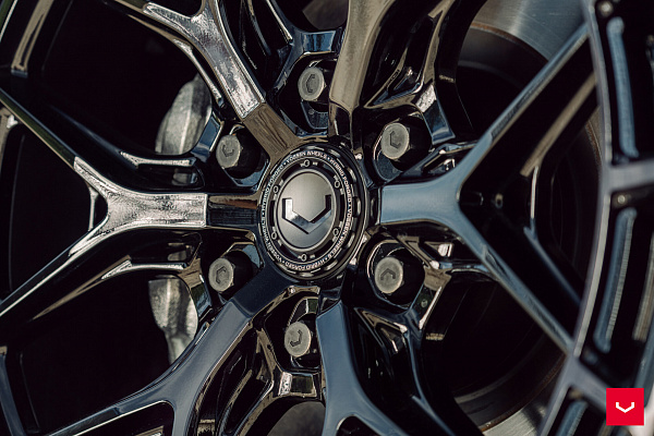 Фото дисков Vossen HFX-1 (6-Lug) Черный глянец на Toyota Sequoia III