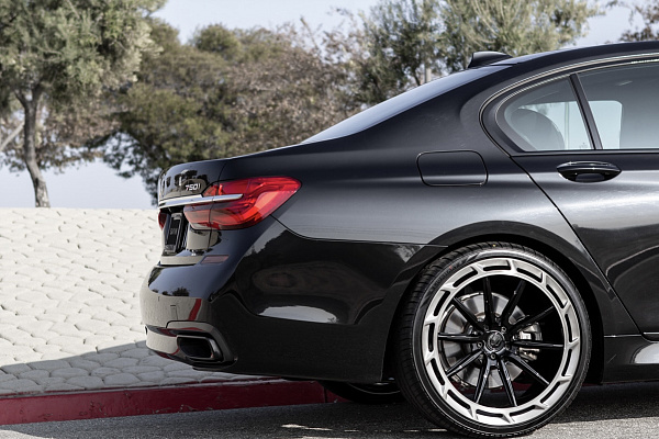 Фото дисков Savini SX14 Черный глянец на BMW 7 (G11/G12)
