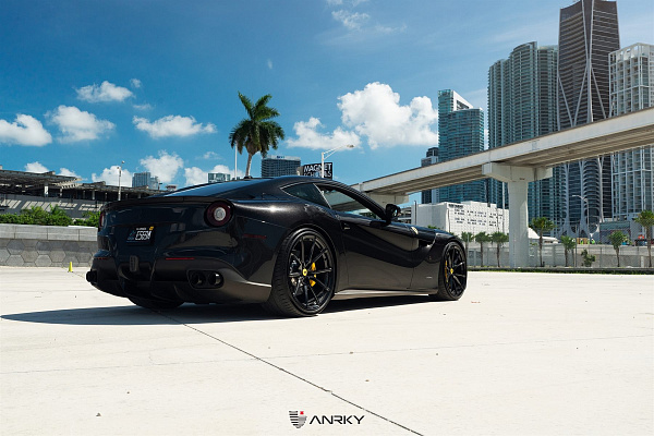 Фото дисков Anrky AN12 Черный глянец на Ferrari F12