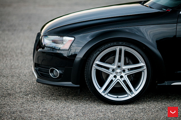 Фото дисков Vossen VFS-5 Серебро на Audi A/S/RS 4 (B8)