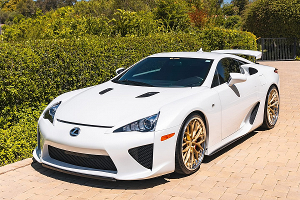 Фото дисков Anrky AN30 Сатиновое золото на Lexus LFA