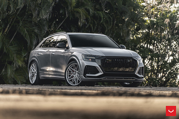 Фото дисков Vossen HF-7 Серебро на Audi Q8