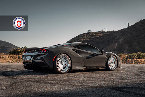 Фото дисков HRE 501 Белый глянец на Ferrari F8