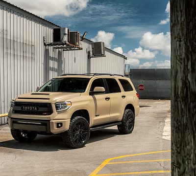 Фото дисков Vossen HF-7 на Toyota Sequoia II