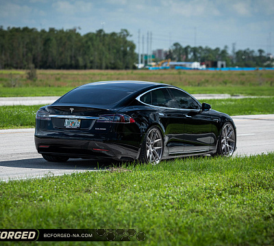 Фото дисков BC Forged HCA381 на Tesla Model S