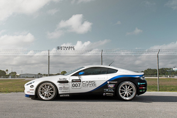 Фото дисков Strasse Wheels R10 Performance Глянцевый лак на Aston Martin Vantage 2
