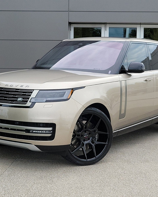 Фото дисков Haleb Черный глянец на Range Rover V