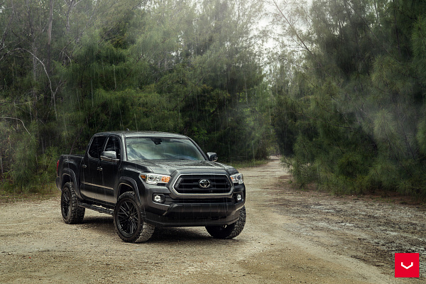 Фото дисков Vossen HF6-5 Черный сатин на Toyota Tacoma III