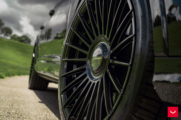 Фото дисков Vossen HF-8 Черный глянец на Audi Q7 (4M)