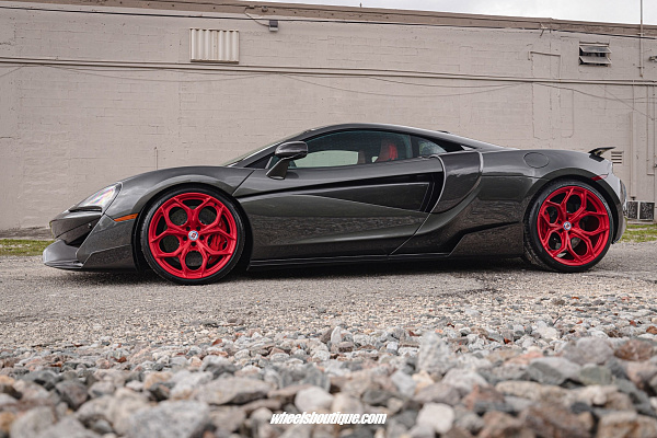 Фото дисков HRE P111SC Красный сатин на McLaren 570S