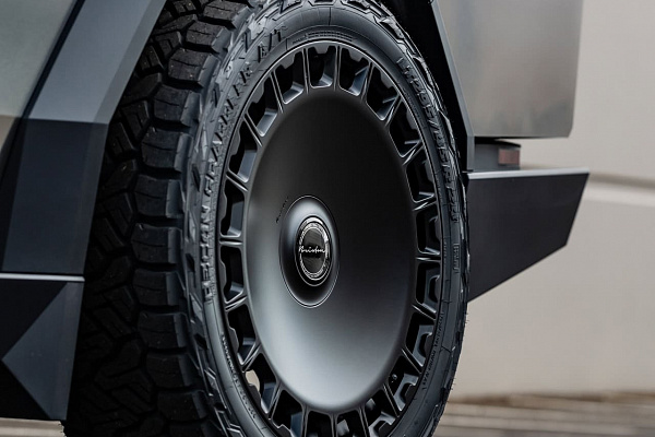 Фото дисков Brixton Forged LX15 Черный сатин на Tesla Cybertruck