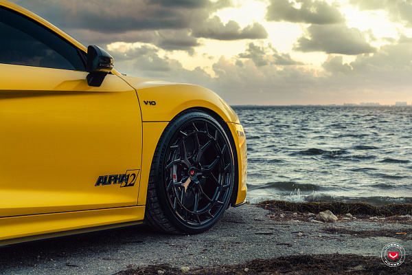 Фото дисков Vossen LC3-01T Черный глянец на Audi R8 (4S)