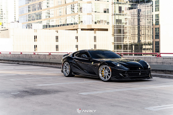 Фото дисков Anrky AN38 Глянцевый лак на Ferrari 812