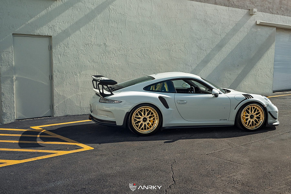 Фото дисков Anrky RS1 Сатиновое золото на Porsche 911 VII