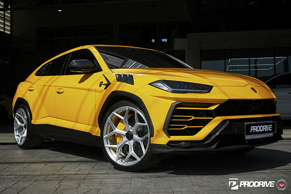 Фото дисков NOVITEC NL4 Глянцевый лак на Lamborghini Urus