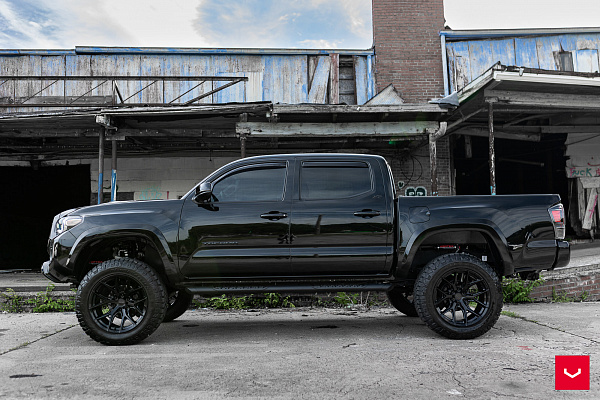 Фото дисков Vossen HF6-4 Черный глянец на Toyota Tacoma III