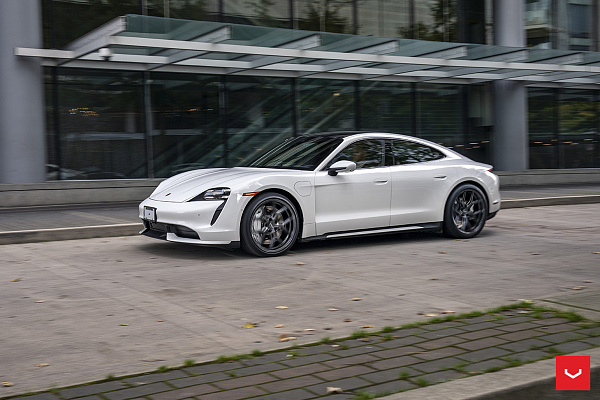 Фото дисков Vossen HF-5 Глянцевый графит на Porsche Taycan I