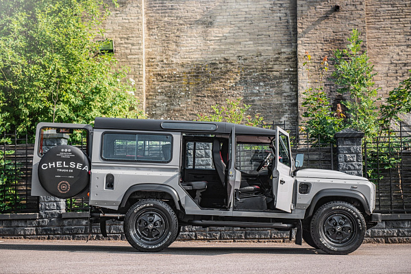 Фото дисков Kahn Rostyle Inspired RS Черный матовый на Land Rover Defender I