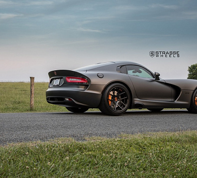 Фото дисков Strasse Wheels SM5 Deep Concave на Dodge Viper