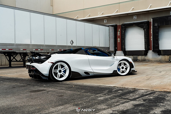 Фото дисков Anrky AN27 Белый глянец на McLaren 720S