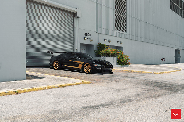 Фото дисков Vossen HF-2 Глянцевое золото на Ford Mustang VI
