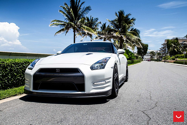 Фото дисков Vossen VFS-5 Глянцевый графит на Nissan GT-R