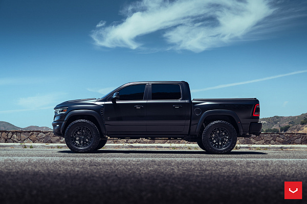 Фото дисков Vossen HFX-1 (6-Lug) Черный глянец на Ram 1500 V