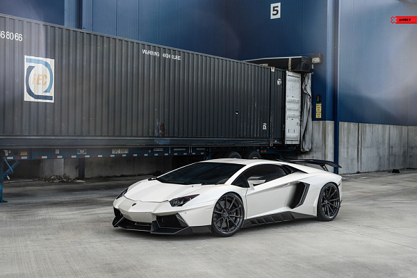 Фото дисков Anrky AN28 Глянцевый графит на Lamborghini Aventador