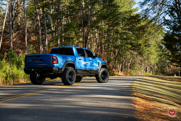 Фото дисков Vossen LCX-03 Черный сатин на Ram 1500 V