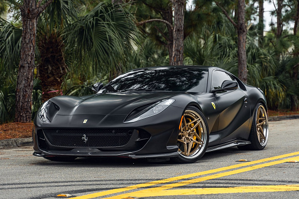 Фото дисков Anrky S3-X3 Глянцевое темное золото на Ferrari 812