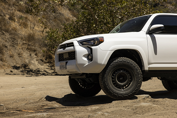 Фото дисков Rotiform STL Черный глянец на Toyota 4Runner V