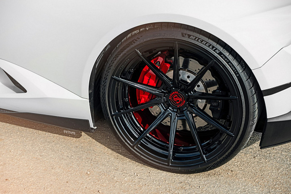 Фото дисков Strasse Wheels SV10 Deep Concave Duoblock Черный глянец на Lamborghini Huracan