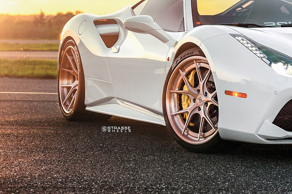 Фото дисков Strasse Wheels SM5R Deep Concave FS Сатиновая темная медь на Ferrari 488
