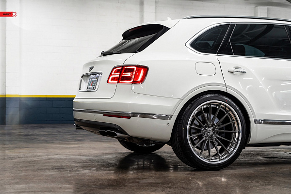 Фото дисков Anrky AN39 Глянцевый темный лак на Bentley Bentayga