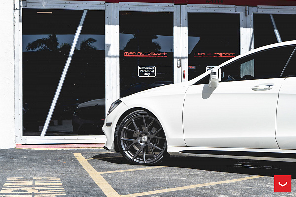 Фото дисков Vossen VFS-6 Глянцевый графит на Mercedes-Benz CLS (C218)