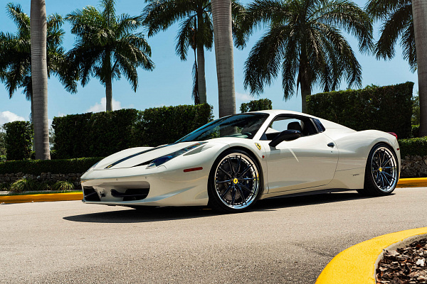 Фото дисков HRE S104SC Черный глянец на Ferrari 458