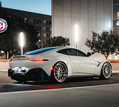 Фото дисков HRE 303 на Aston Martin Vantage 4