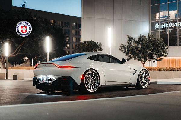 Фото дисков HRE 303 Глянцевый лак на Aston Martin Vantage 4