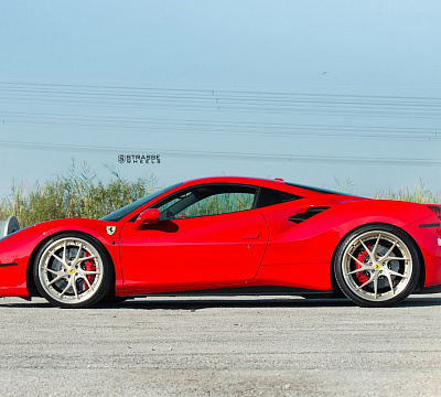 Фото дисков Strasse Wheels SM5RT Deep Concave FS на Ferrari 488