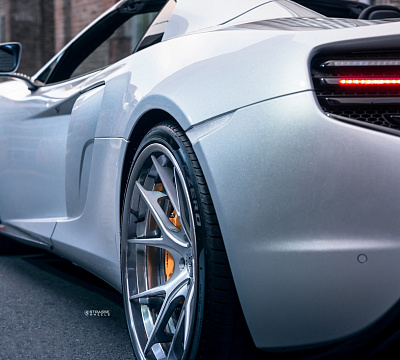 Фото дисков Strasse Wheels SM5R Deep Concave FS на McLaren 650S