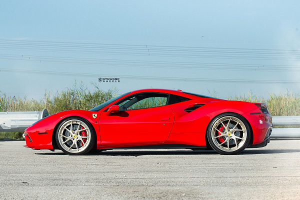 Фото дисков Strasse Wheels SM5RT Deep Concave FS Сатиновая шампань на Ferrari 488