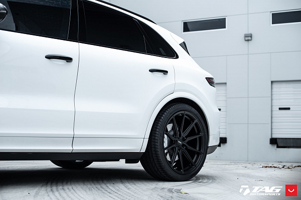 Фото дисков Vossen HF-3 Черный сатин на Porsche Cayenne III