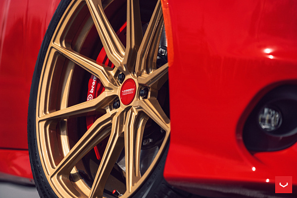 Фото дисков Vossen HF-3 Глянцевое золото на Dodge Charger VII