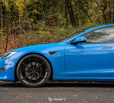 Фото дисков Anrky AN28 на Tesla Model S