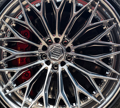 Фото дисков 1886 Wheels G015 на Ferrari F8