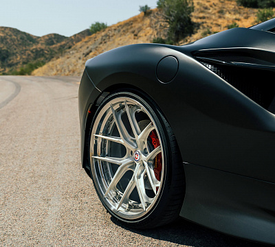 Фото дисков HRE S101SC на Ferrari F8