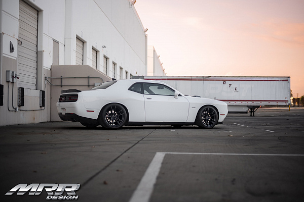 Фото дисков MRR M392 Черный сатин на Dodge Challenger III