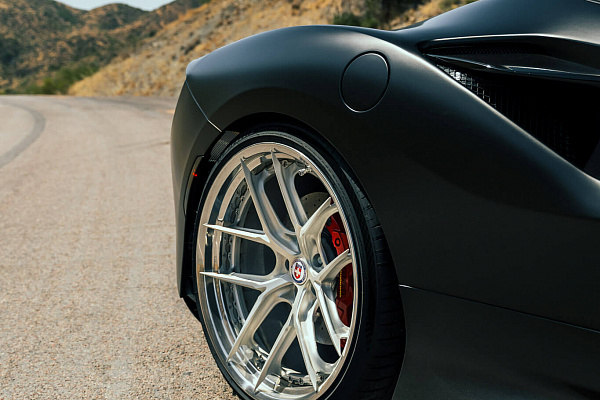 Фото дисков HRE S101SC Сатиновый лак на Ferrari F8