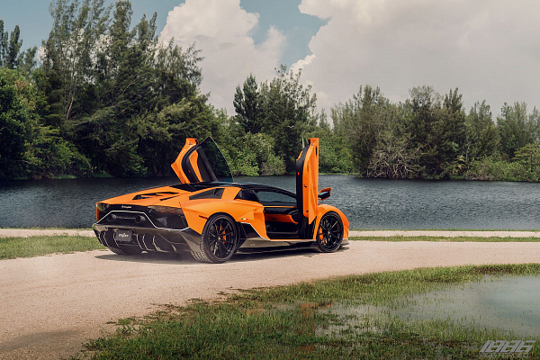 Фото дисков 1886 Wheels G010 Черный сатин на Lamborghini Aventador