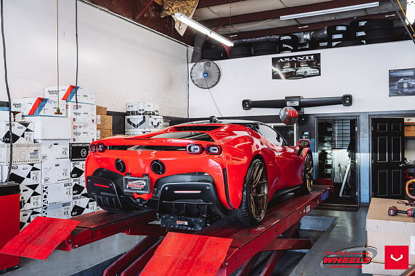 Фото дисков Vossen HF-5 Сатиновая бронза на Ferrari SF90